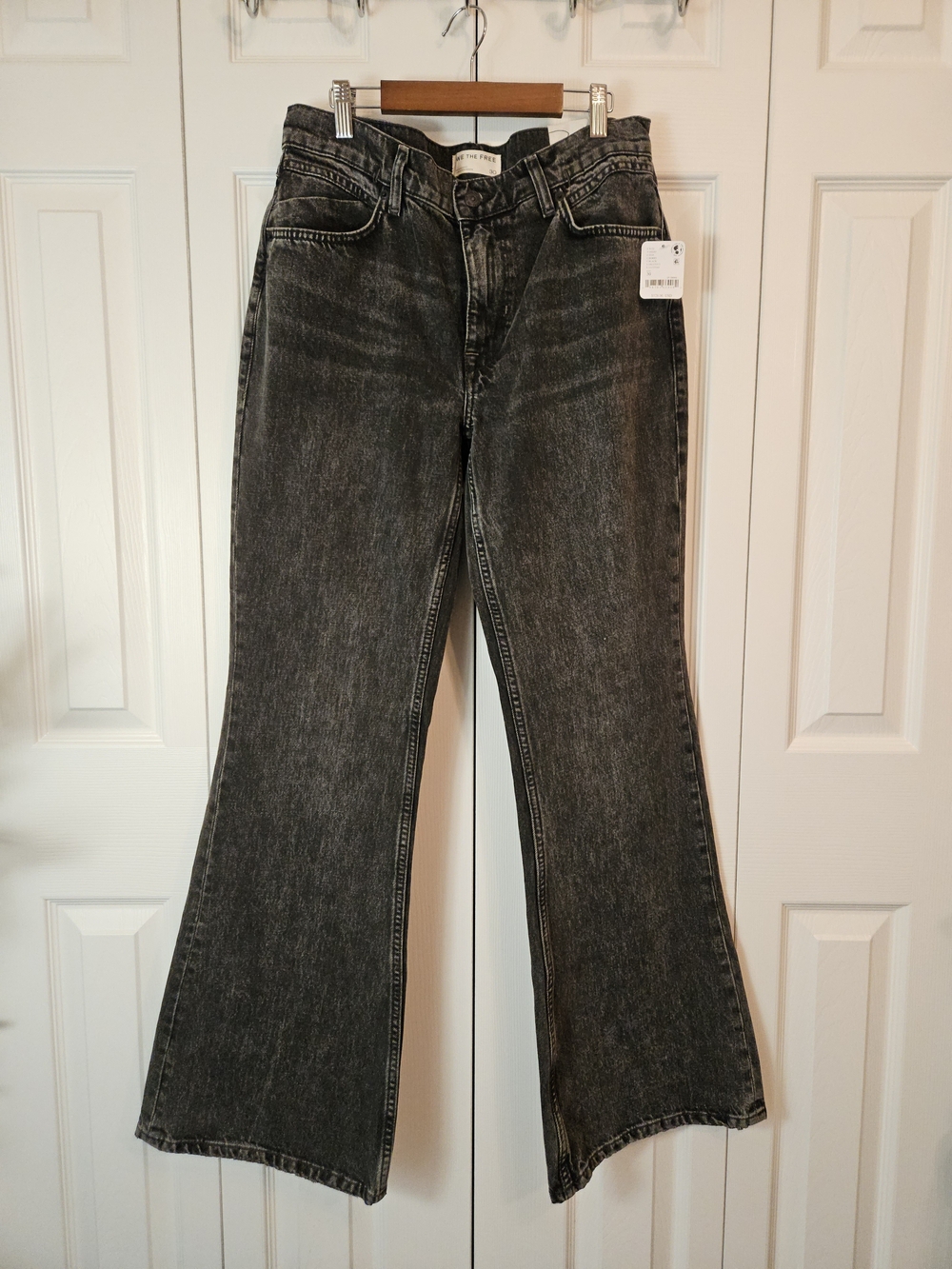 Free People We The Free West Coast Relaxed Flare Jeans Berry Black 30 NWT - Picture 2 of 9